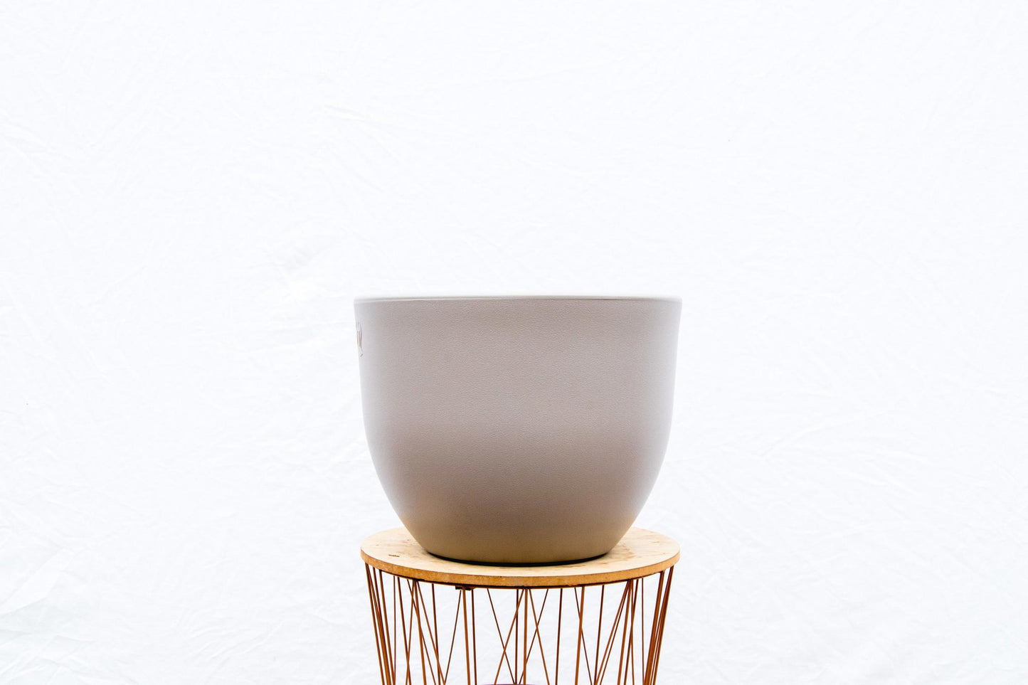 Pot Eggy Taupé – Moderner Pflanzentopf D55 x H43 cm