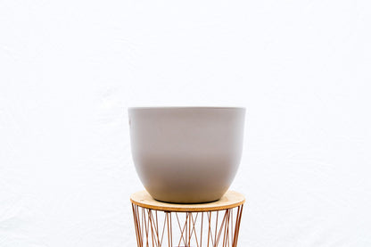 Pot Eggy Taupé – Moderner Pflanzentopf D55 x H43 cm